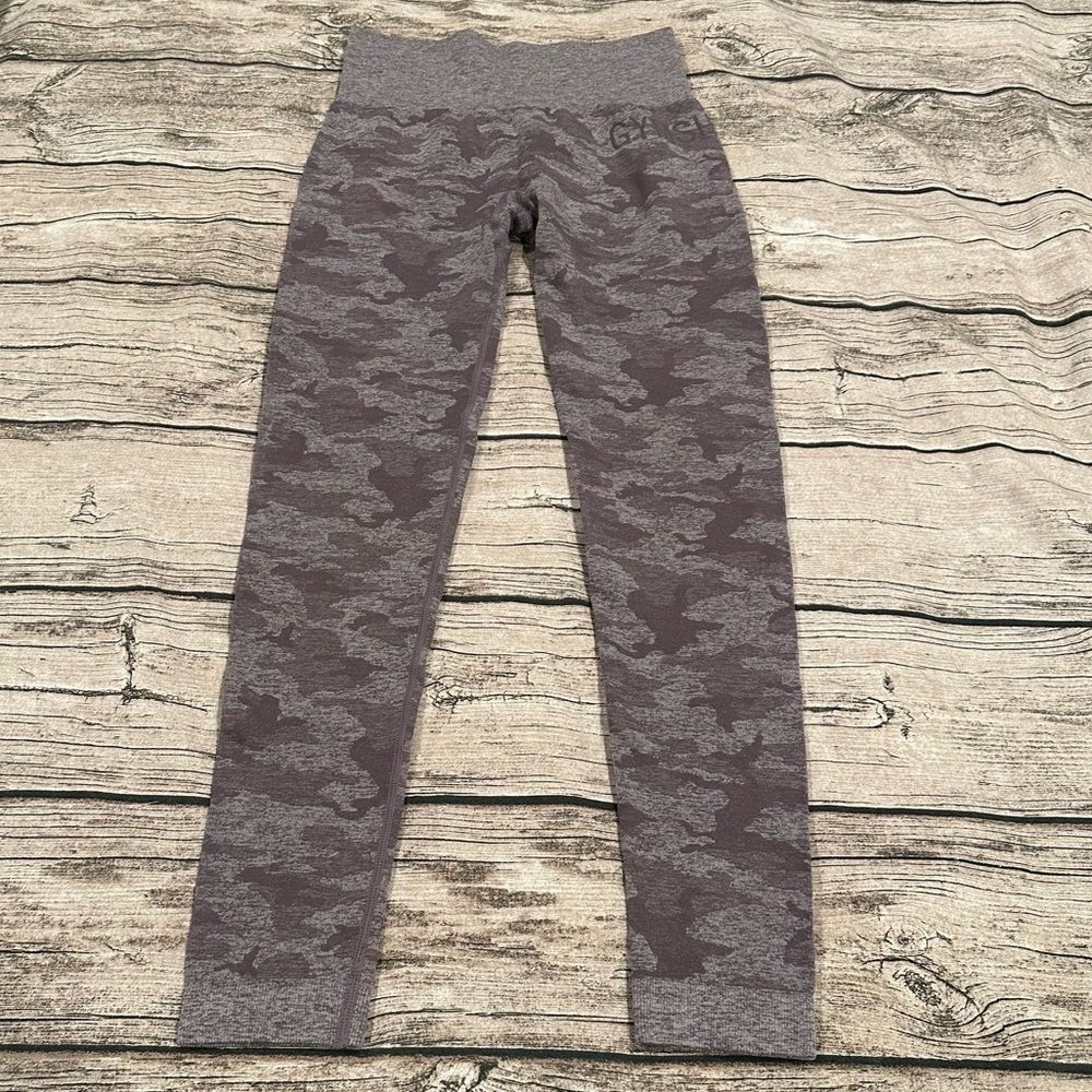 Gymshark High Rise Camo Leggings in Lavender/Grey Size Small